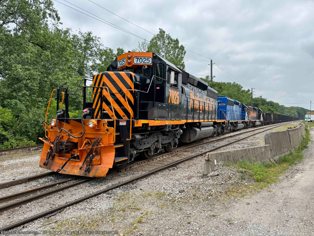 WE 7025 has shoved the empties into Rock Cut Siding.
